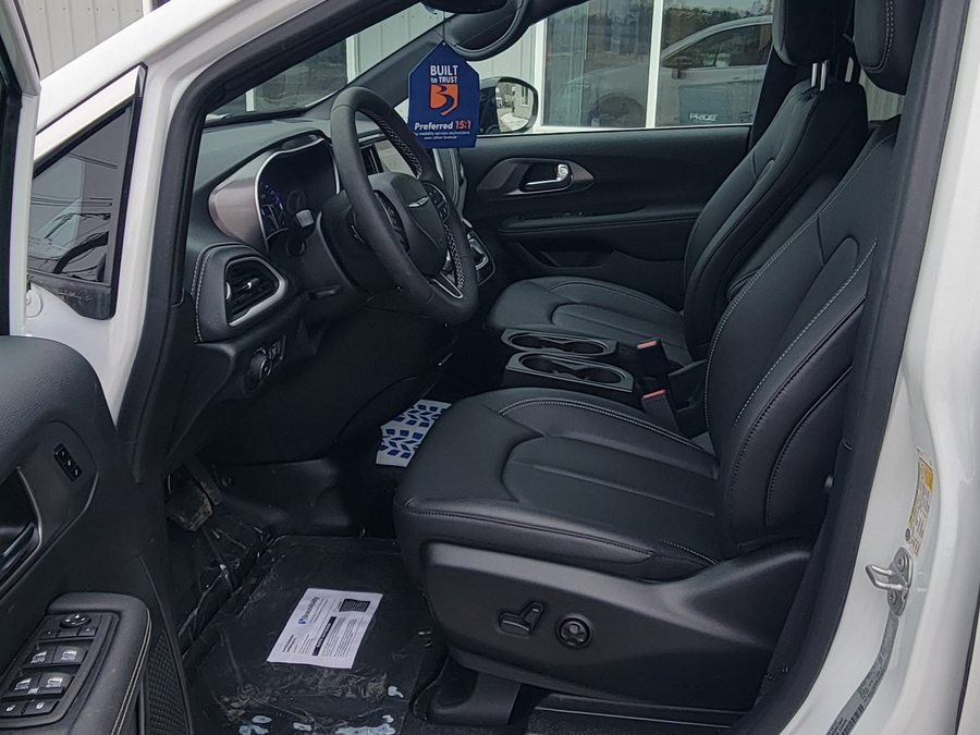 White Chrysler Pacifica image number 8