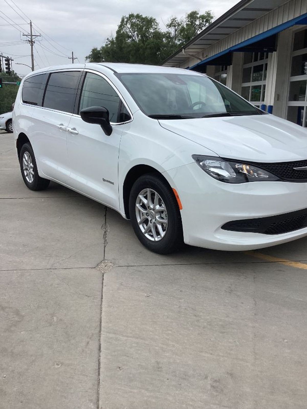 2024 CHRYSLER VOYAGER - Image 15