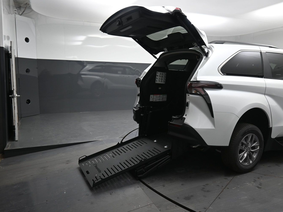 New 2026 Toyota Sienna Hybrid XLE Add - BraunAbility Commercial Rear Entry Entry Fold Out Manual Ramp