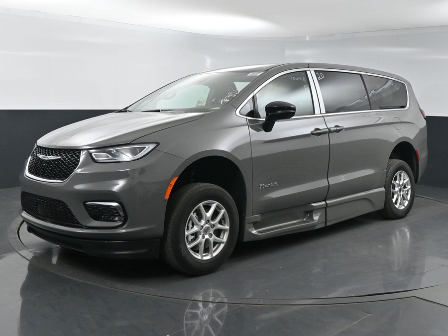 New 2025 Chrysler Pacifica Select Safety - BraunAbility Side Entry Entry Fold Out Automatic Ramp