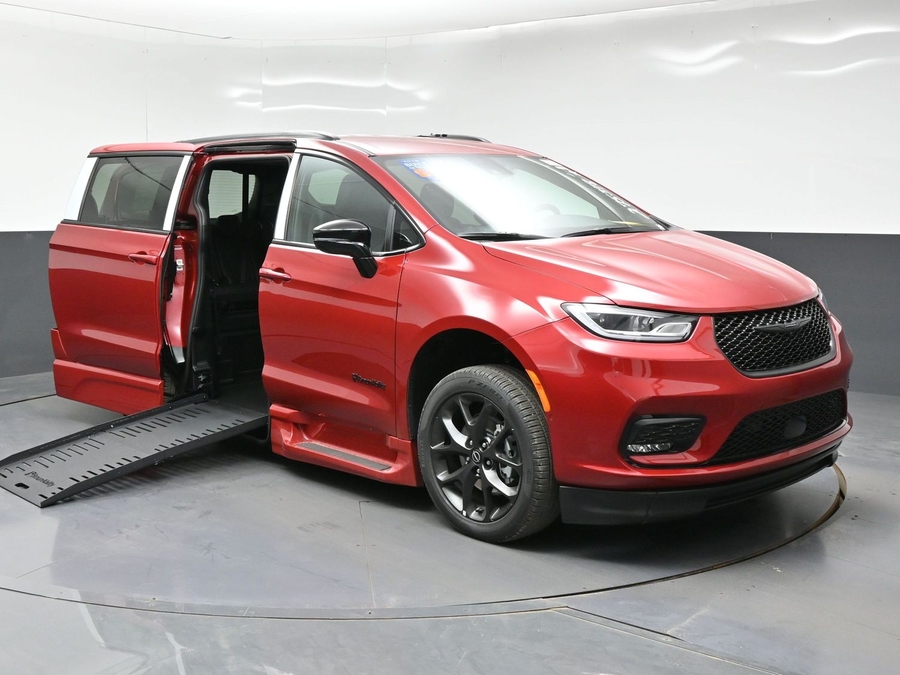 New 2026 Chrysler Pacifica Select Sport - BraunAbility Side Entry Fold Out Automatic Ramp