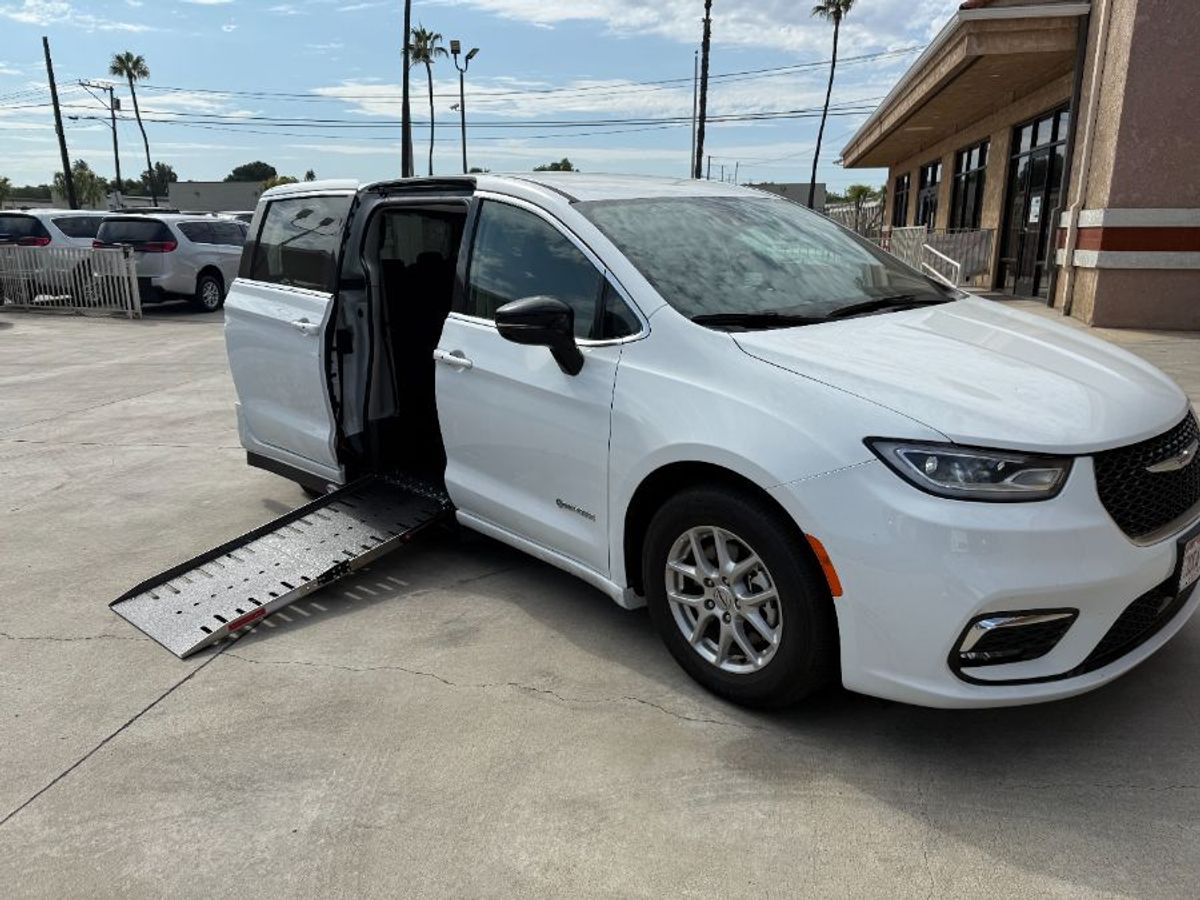 2024 CHRYSLER PACIFICA - Image 14