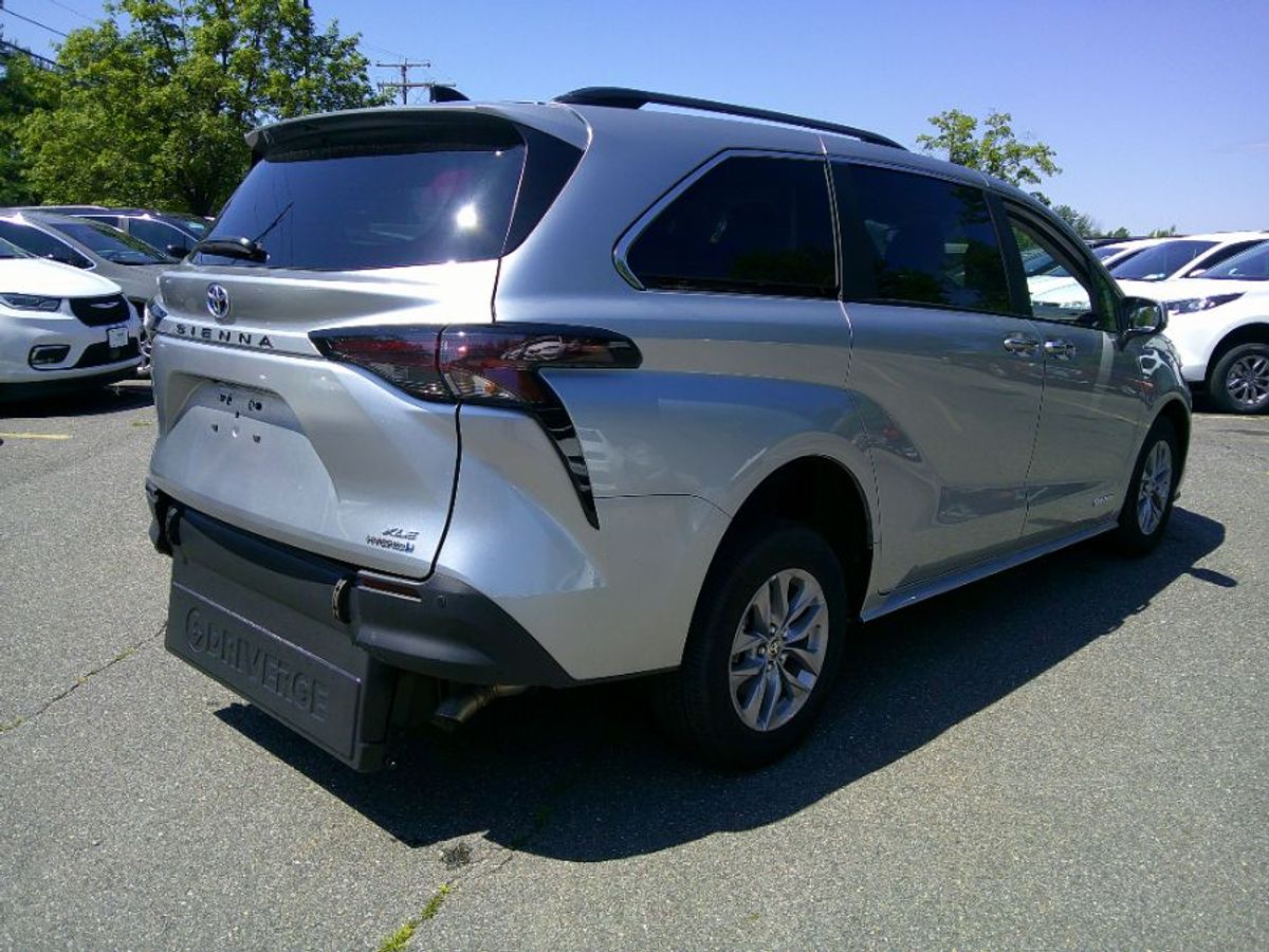 2024 TOYOTA SIENNA - Image 10