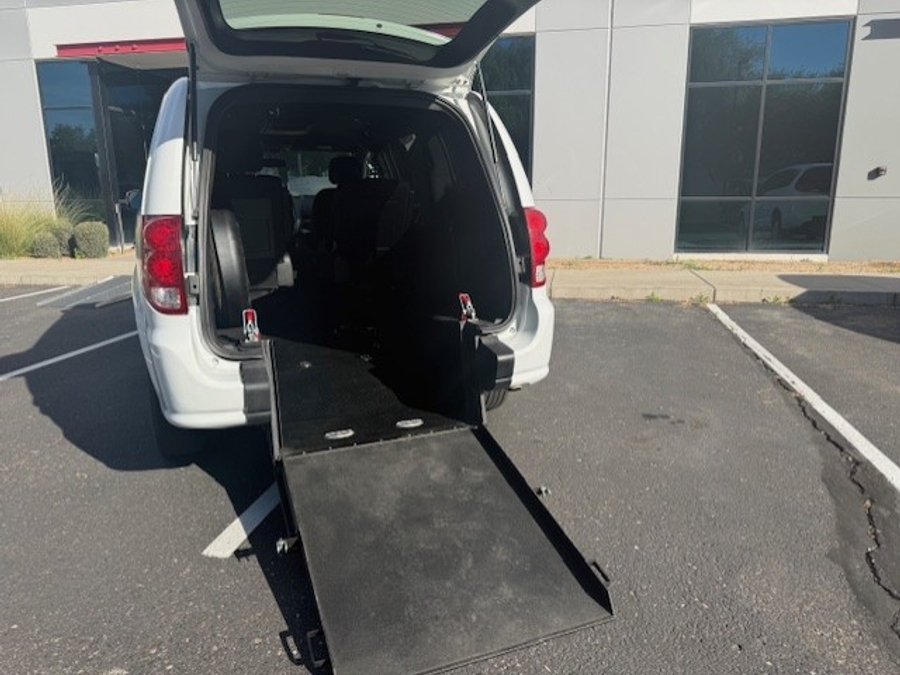 Used 2016 Dodge Grand Caravan SE Plus - International Mobility Rear Entry Entry Fold Out Manual Ramp