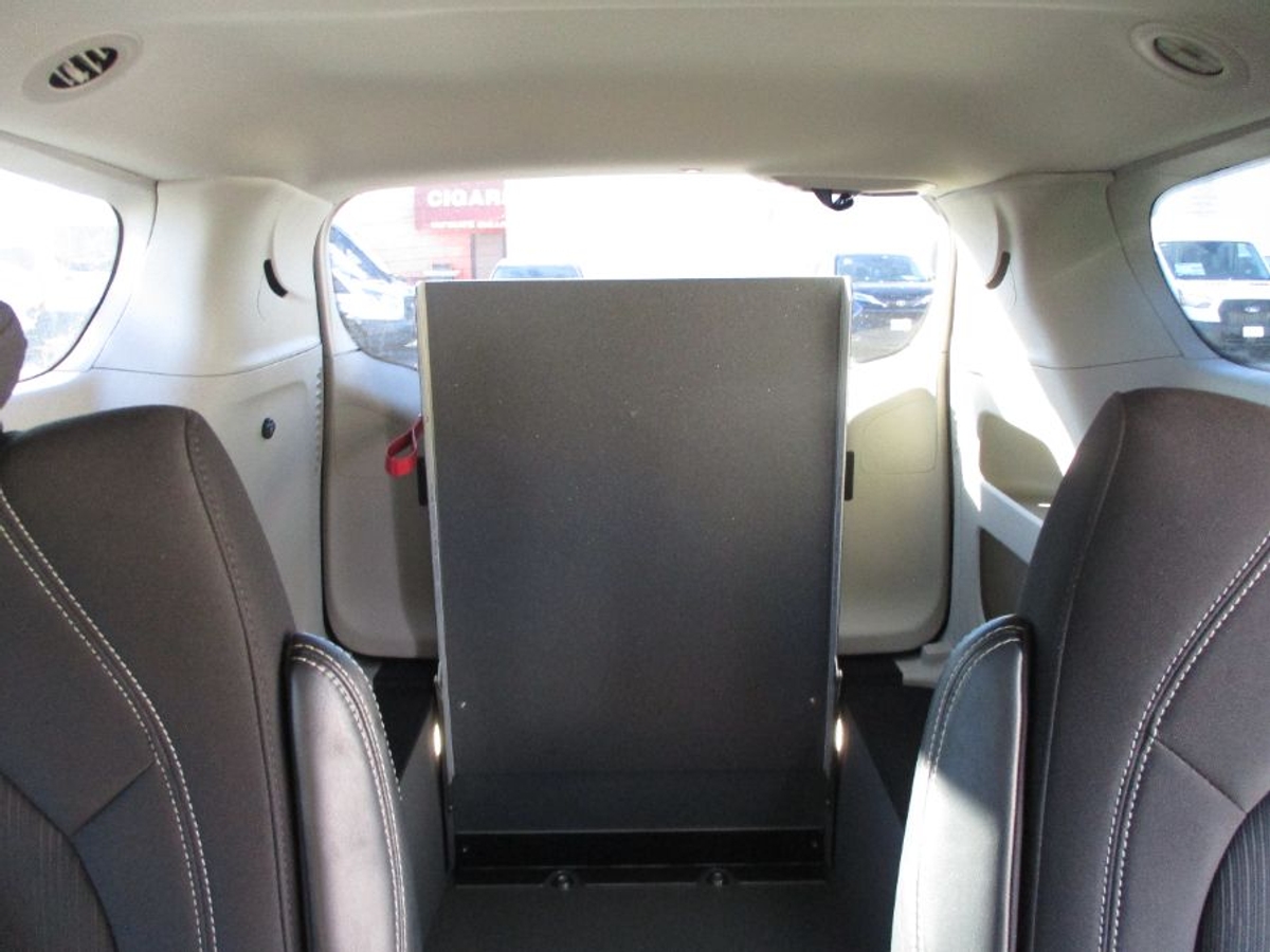 2024 CHRYSLER VOYAGER - Image 8