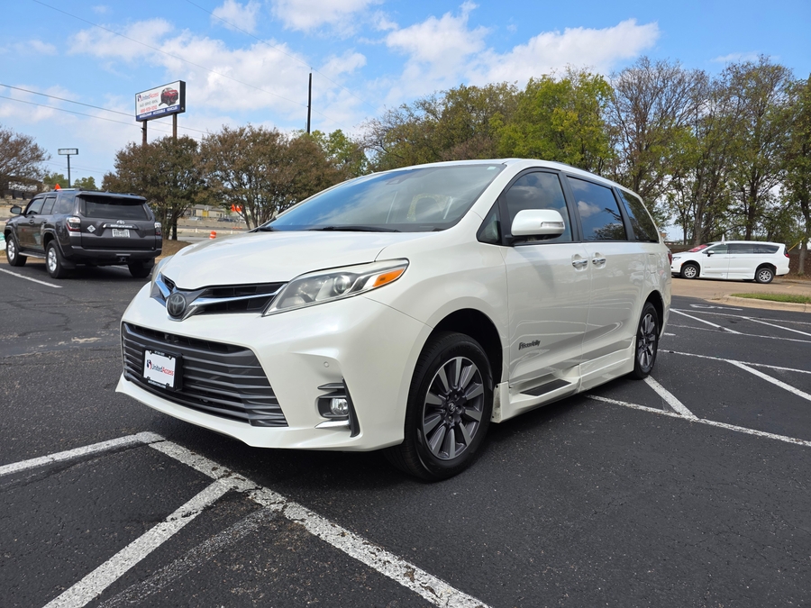 Used 2020 Toyota Sienna Limited - BraunAbility Side Entry Entry In Floor Automatic Ramp