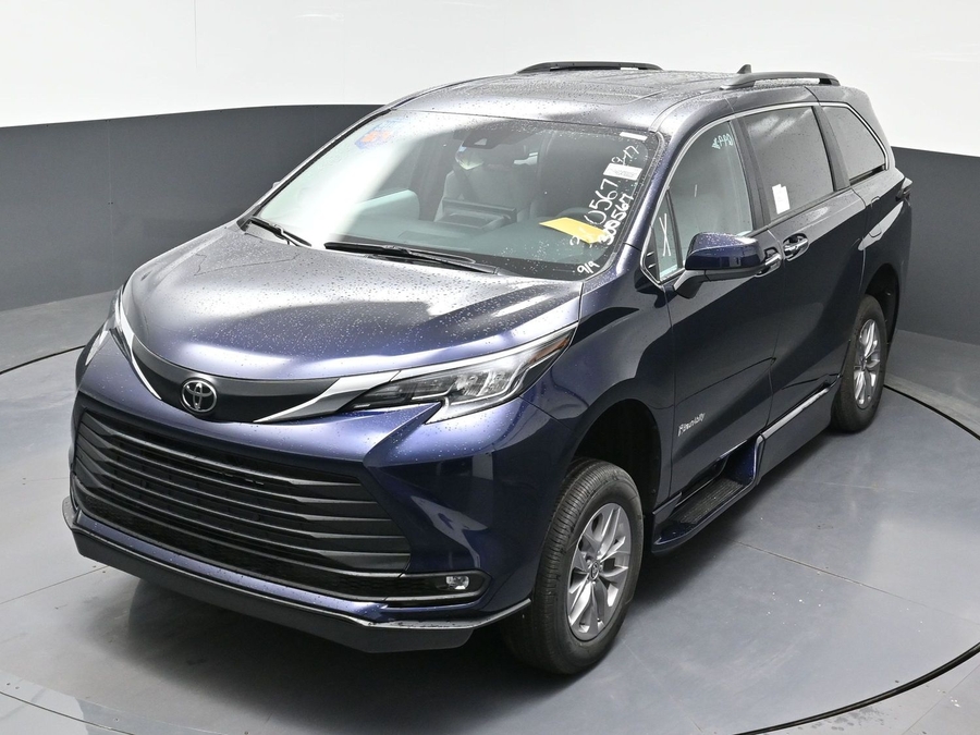 2026 Toyota Sienna XLE - Photo 8