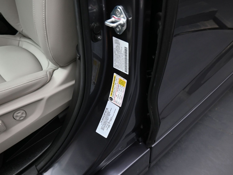 Grey Honda Odyssey image number 13