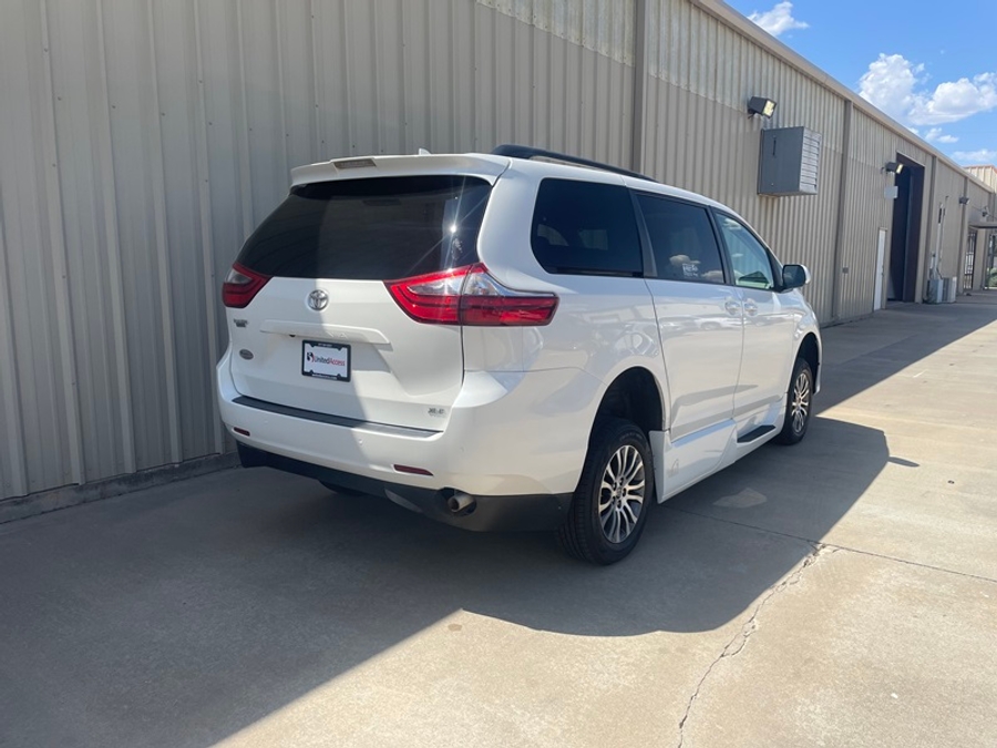 Used 2020 Toyota Sienna XLE - VMI Side Entry In Floor Automatic Ramp