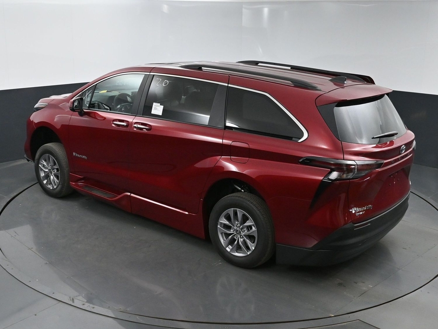 New 2025 Toyota Sienna Hybrid XLE Plus - BraunAbility Side Entry Entry Fold Out Automatic Ramp