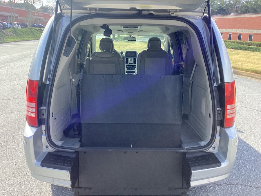  Chrysler Town and Country image number 5