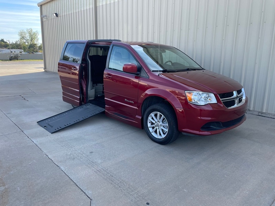 Used 2016 Dodge Grand Caravan SXT - BraunAbility Side Entry In Floor Automatic Ramp