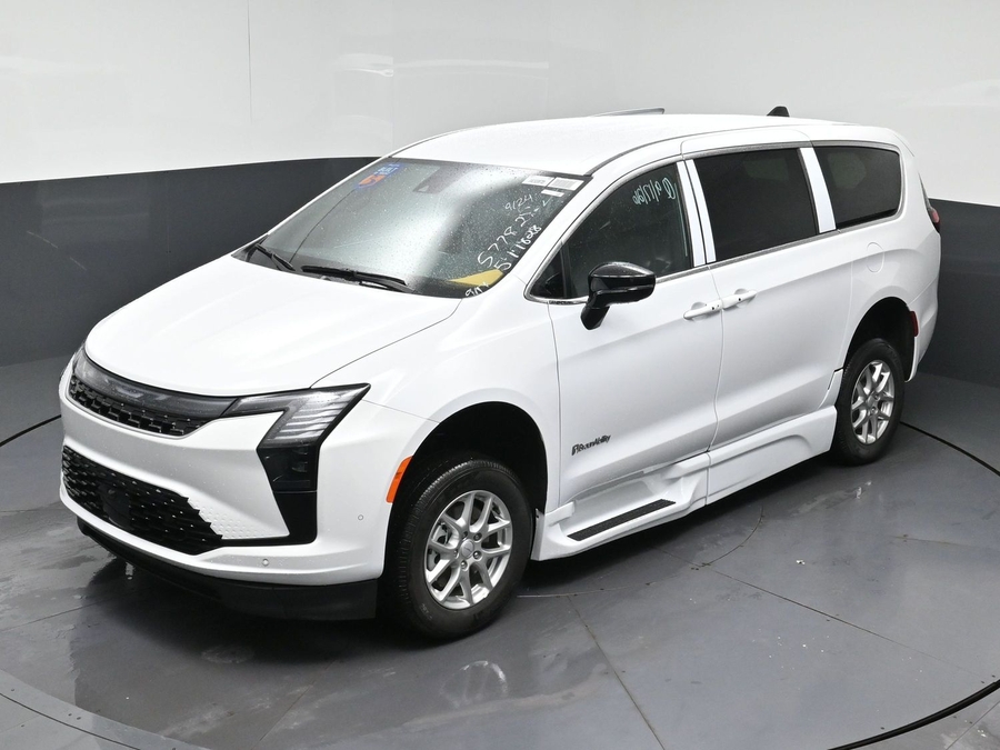 White Chrysler Pacifica image number 9