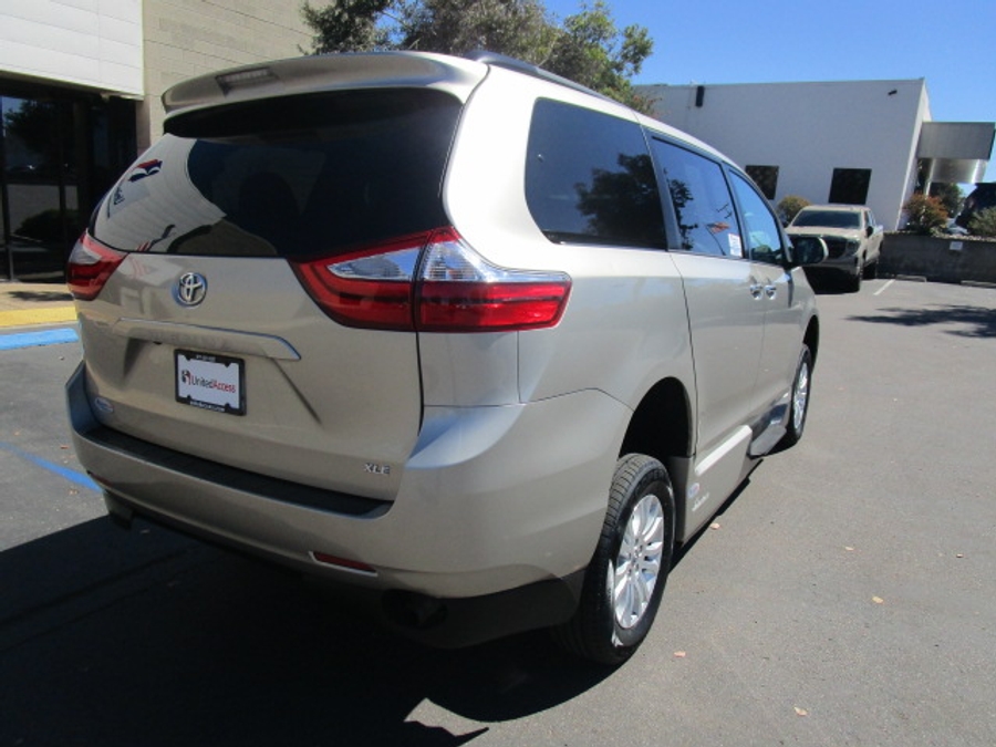 Used 2015 Toyota Sienna XLE - VMI Side Entry Entry In Floor Automatic Ramp