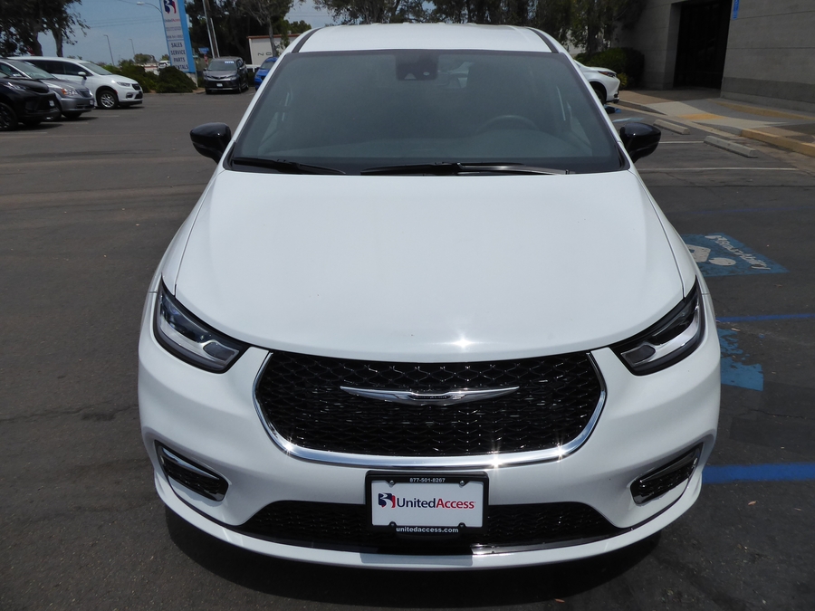 Used 2025 Chrysler Pacifica Select Safety - BraunAbility Rear Entry Fold Out Manual Ramp