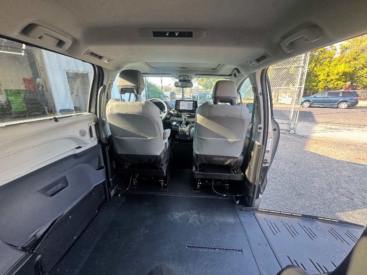 2024 TOYOTA SIENNA - Image 6