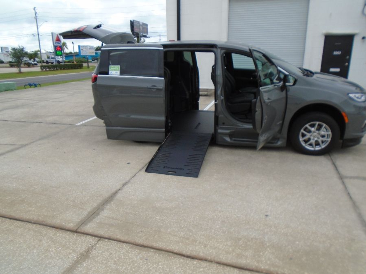 2025 CHRYSLER PACIFICA - Image 7