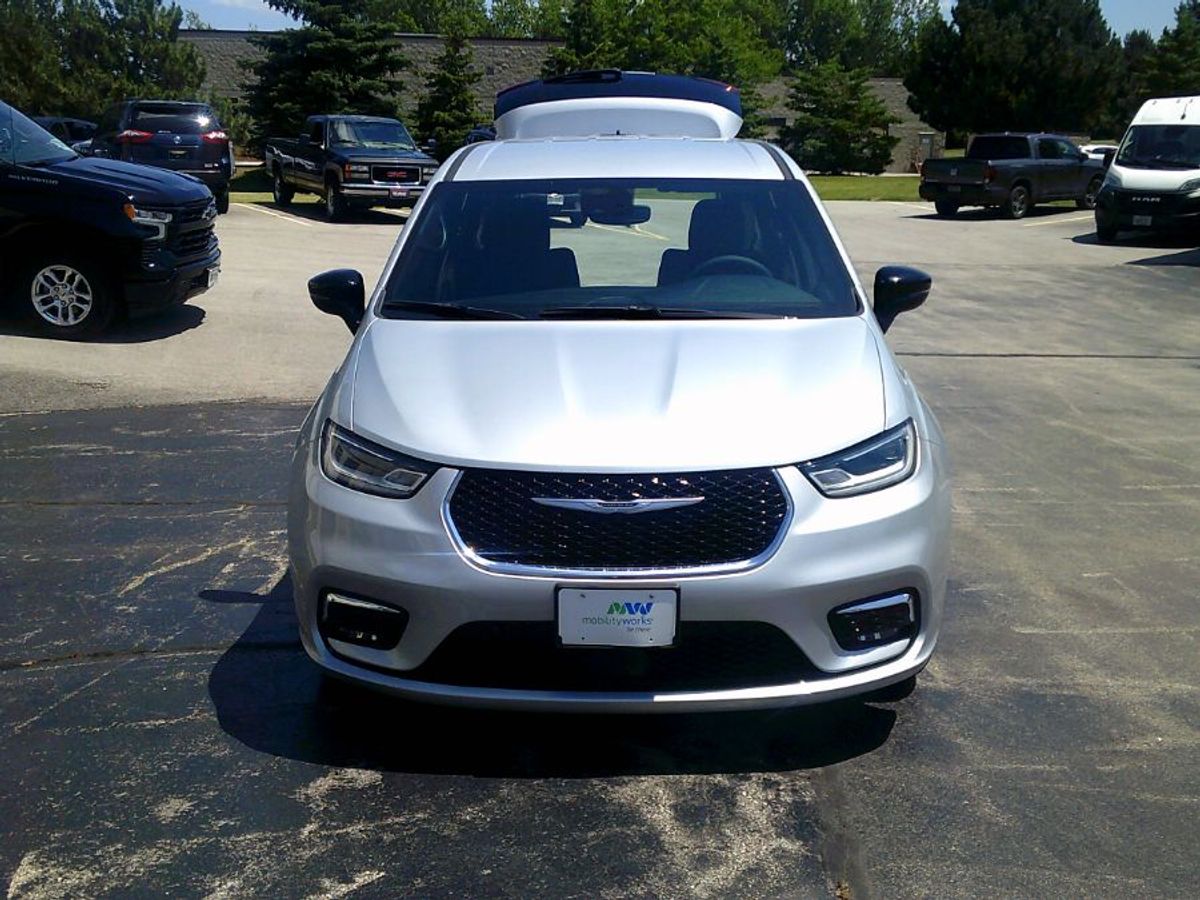 2024 CHRYSLER PACIFICA - Image 4