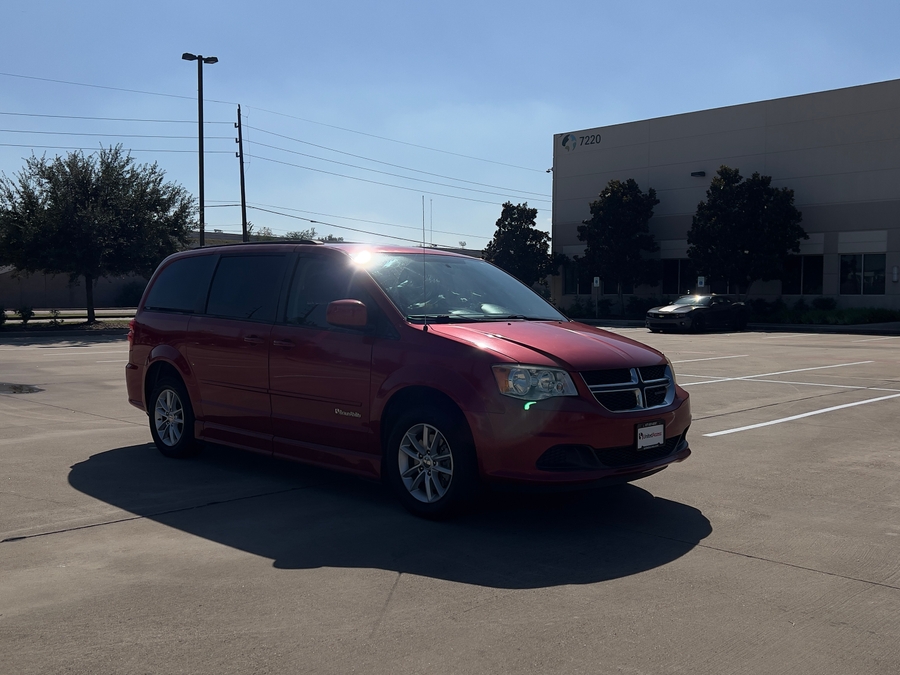 Used 2013 Dodge Grand Caravan SE - BraunAbility Side Entry Entry Fold Out Automatic Ramp