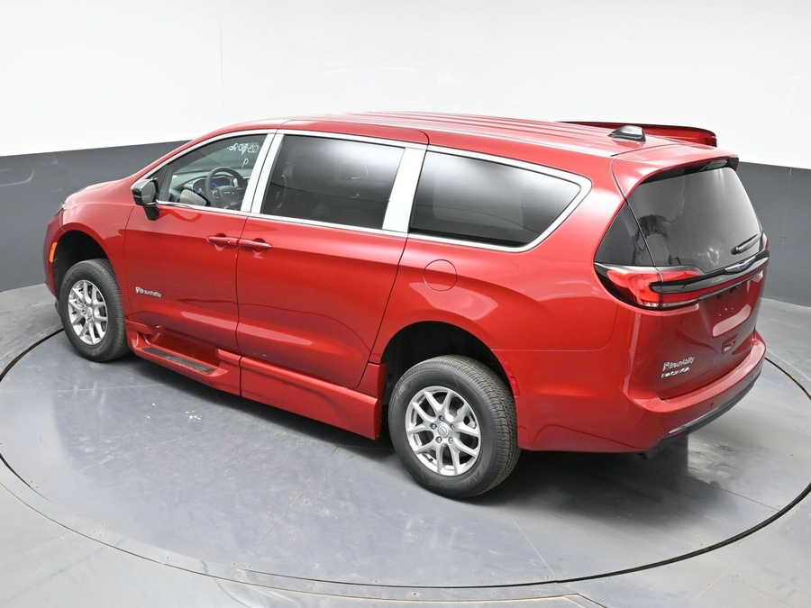 Red Chrysler Pacifica image number 23