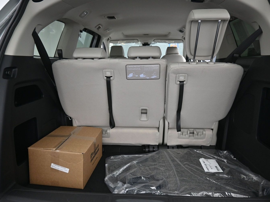 Silver Honda Odyssey image number 11