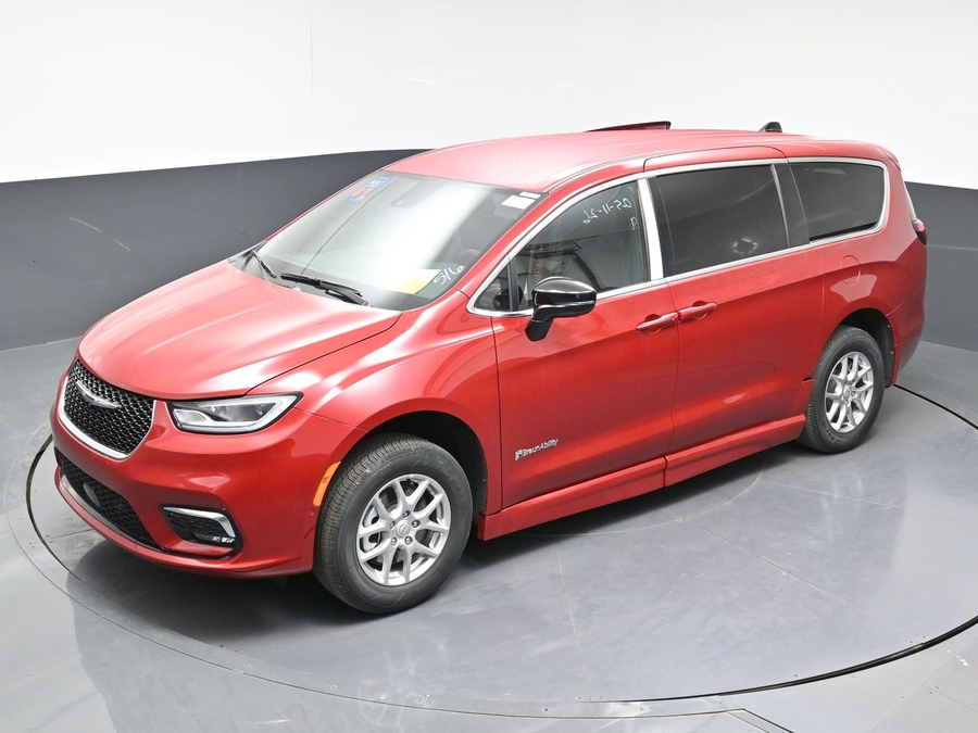 Número de imagen rojo Chrysler Pacifica 20