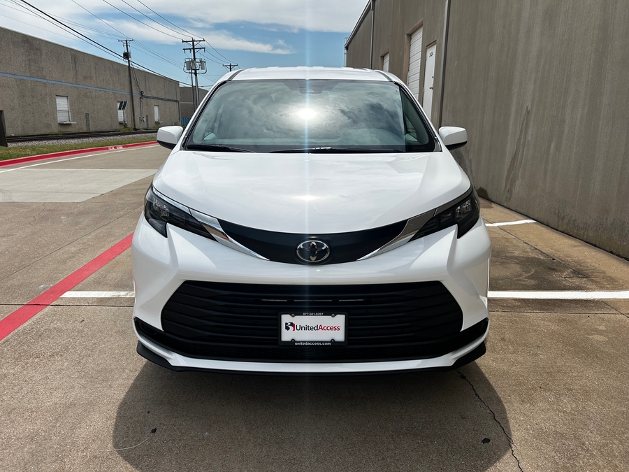 New 2026 Toyota Sienna Hybrid LE - Vantage Mobility Rear Entry Entry Fold Out Manual Ramp