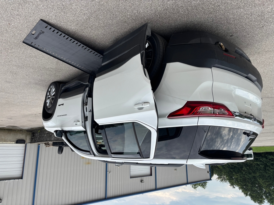 Used 2021 Chevrolet Traverse 3LT - BraunAbility Side Entry In Floor Automatic Ramp