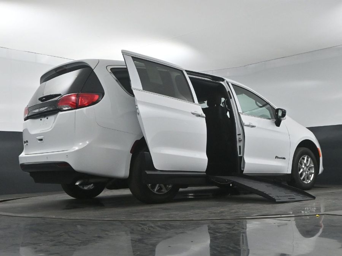 2025 CHRYSLER VOYAGER - Image 22