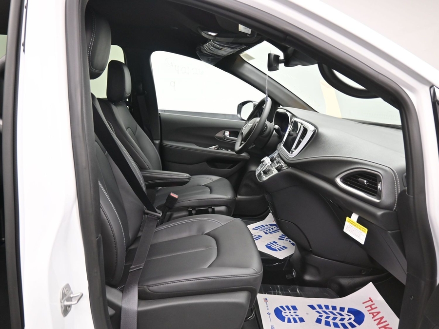 New 2026 Chrysler Pacifica Select Safety - BraunAbility Side Entry Entry Fold Out Automatic Ramp