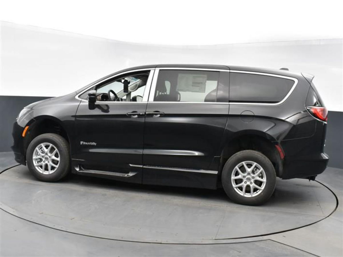 2023 CHRYSLER VOYAGER - Image 5