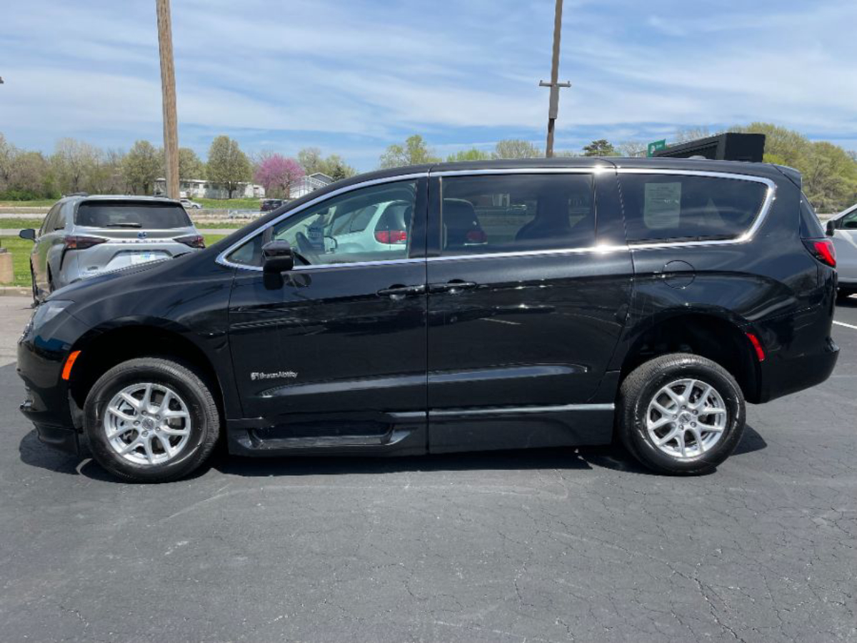 2023 CHRYSLER VOYAGER - Image 5