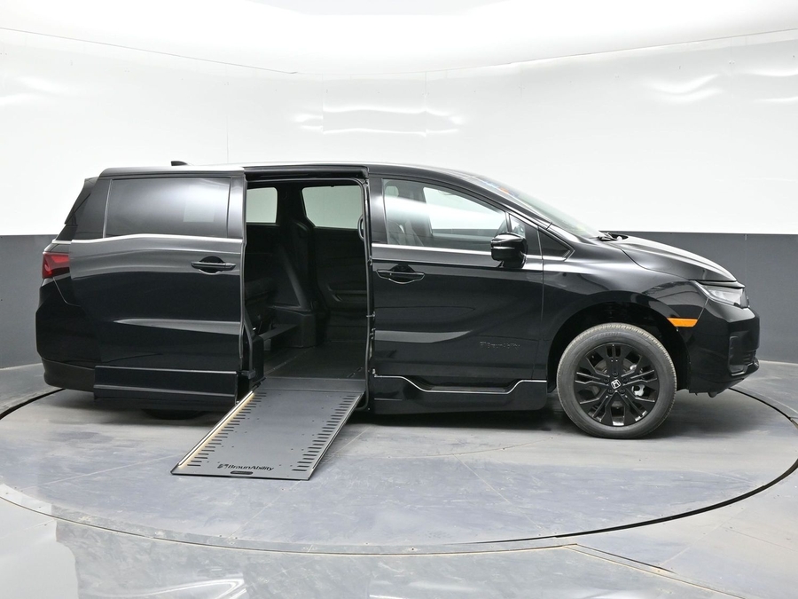 Black Honda Odyssey image number 5