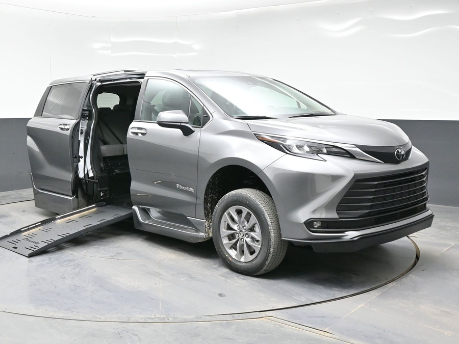 2026 Toyota Sienna's photo