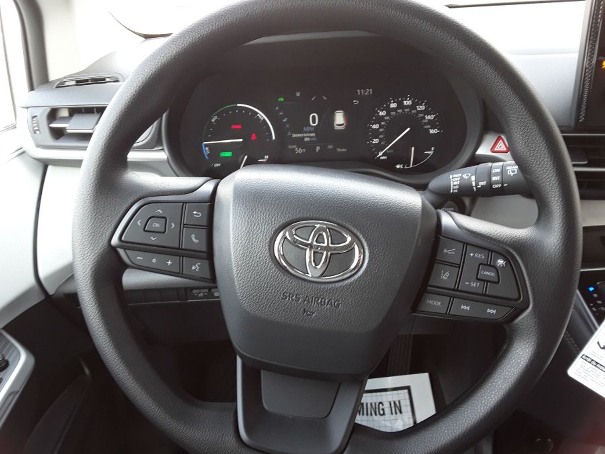 2025 TOYOTA SIENNA - Image 10