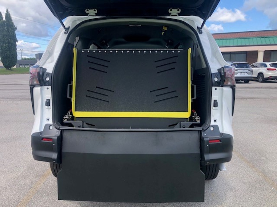 Used 2024 Toyota Sienna Hybrid LE - Vantage Mobility Commercial Rear Entry Entry Fold Out Manual Ramp