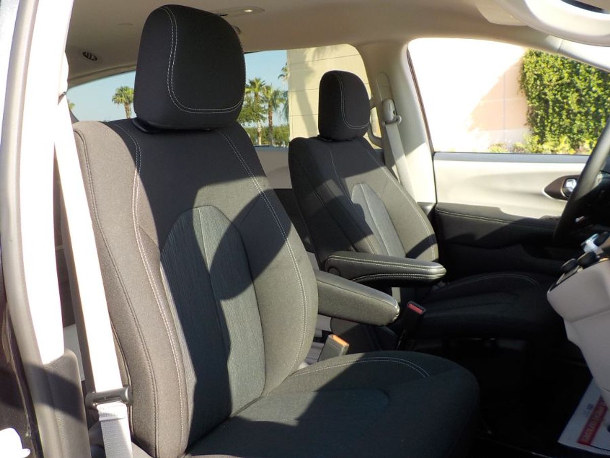 2023 CHRYSLER VOYAGER - Image 40