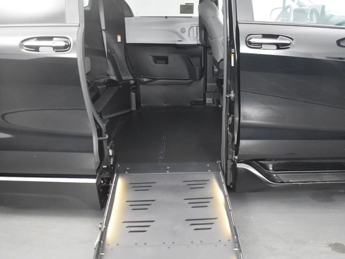 Black Toyota Sienna image number 11