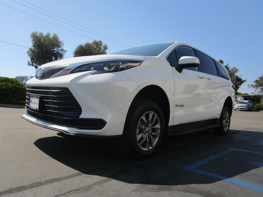 New 2025 Toyota Sienna Hybrid LE - BraunAbility Commercial Rear Entry Entry Fold Out Manual Ramp