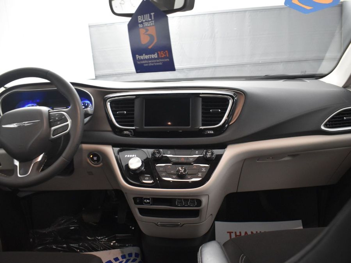 2023 CHRYSLER VOYAGER - Image 13