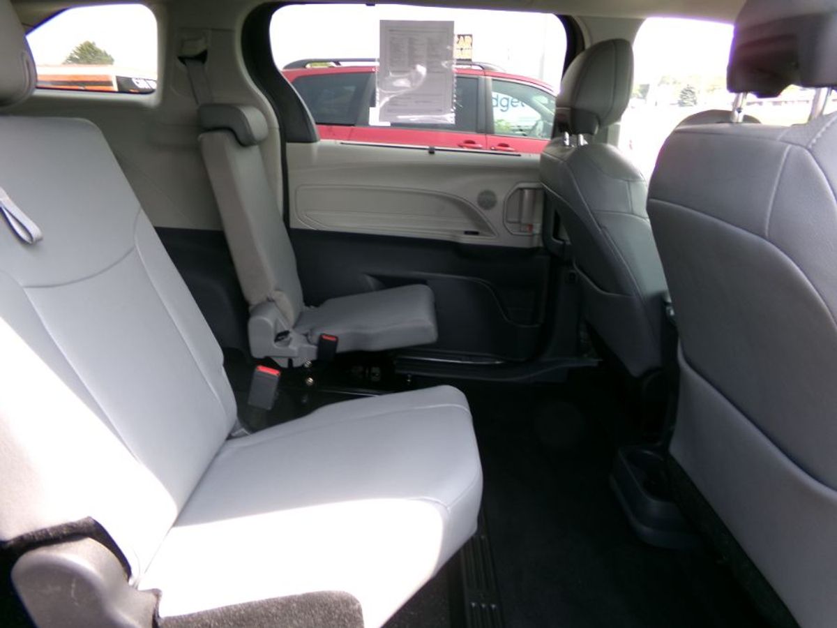 2024 TOYOTA SIENNA - Image 13