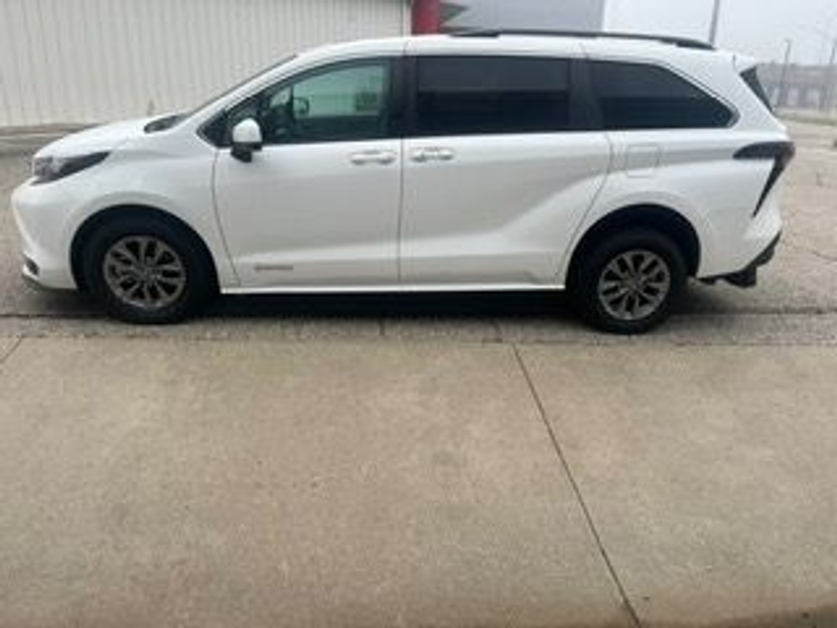 2024 TOYOTA SIENNA - Image 7