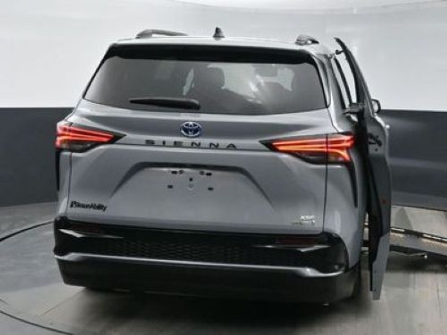 2024 Toyota Sienna XSE - Photo 6