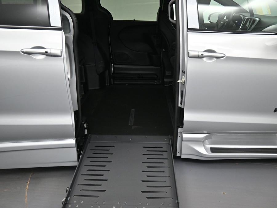 New 2026 Chrysler Pacifica Select Sport - BraunAbility Side Entry Entry Fold Out Automatic Ramp