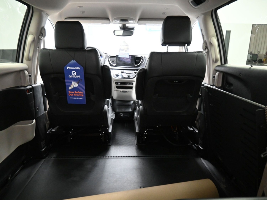 Used 2024 Chrysler Pacifica Touring L - BraunAbility Side Entry Entry Fold Out Automatic Ramp