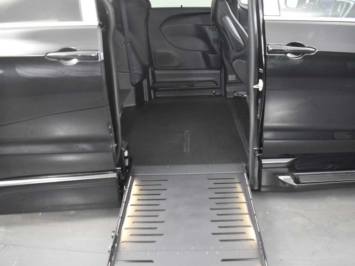 2025 CHRYSLER PACIFICA - Image 12