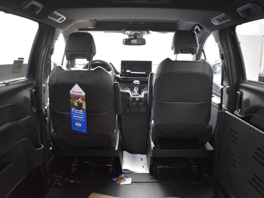 New 2025 Toyota Sienna Hybrid XSE Sport - BraunAbility Side Entry Entry Fold Out Automatic Ramp