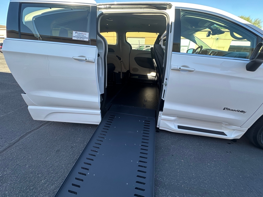 Used 2023 Chrysler Pacifica Touring L Theatre - BraunAbility Side Entry Entry In Floor Automatic Ramp