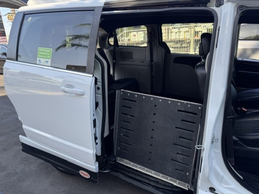  Dodge Grand Caravan image number 8