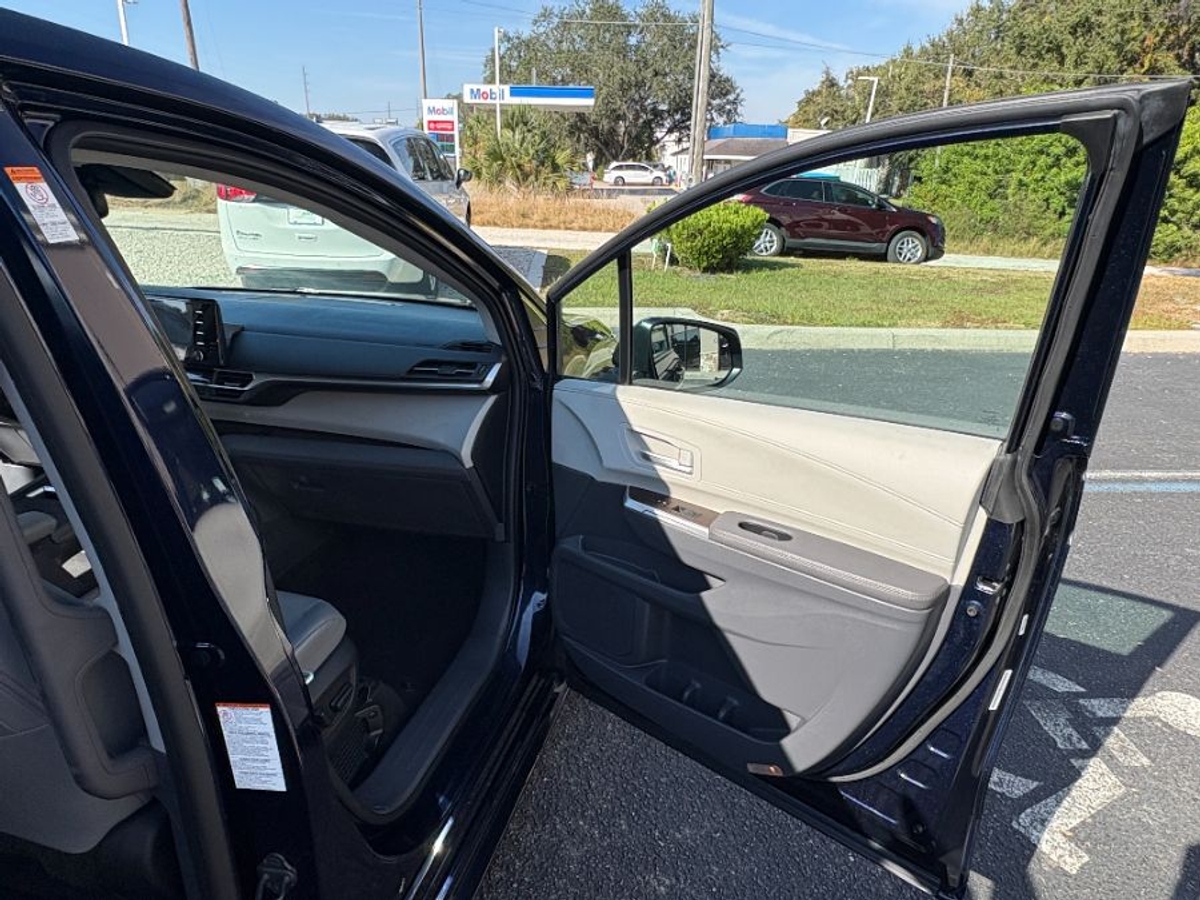 2024 TOYOTA SIENNA - Image 3